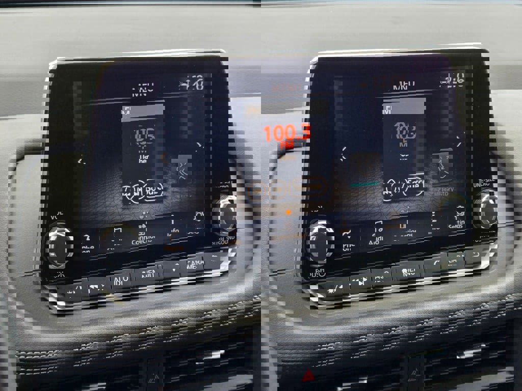 Used 2025 Nissan Rogue SV FWD image 25