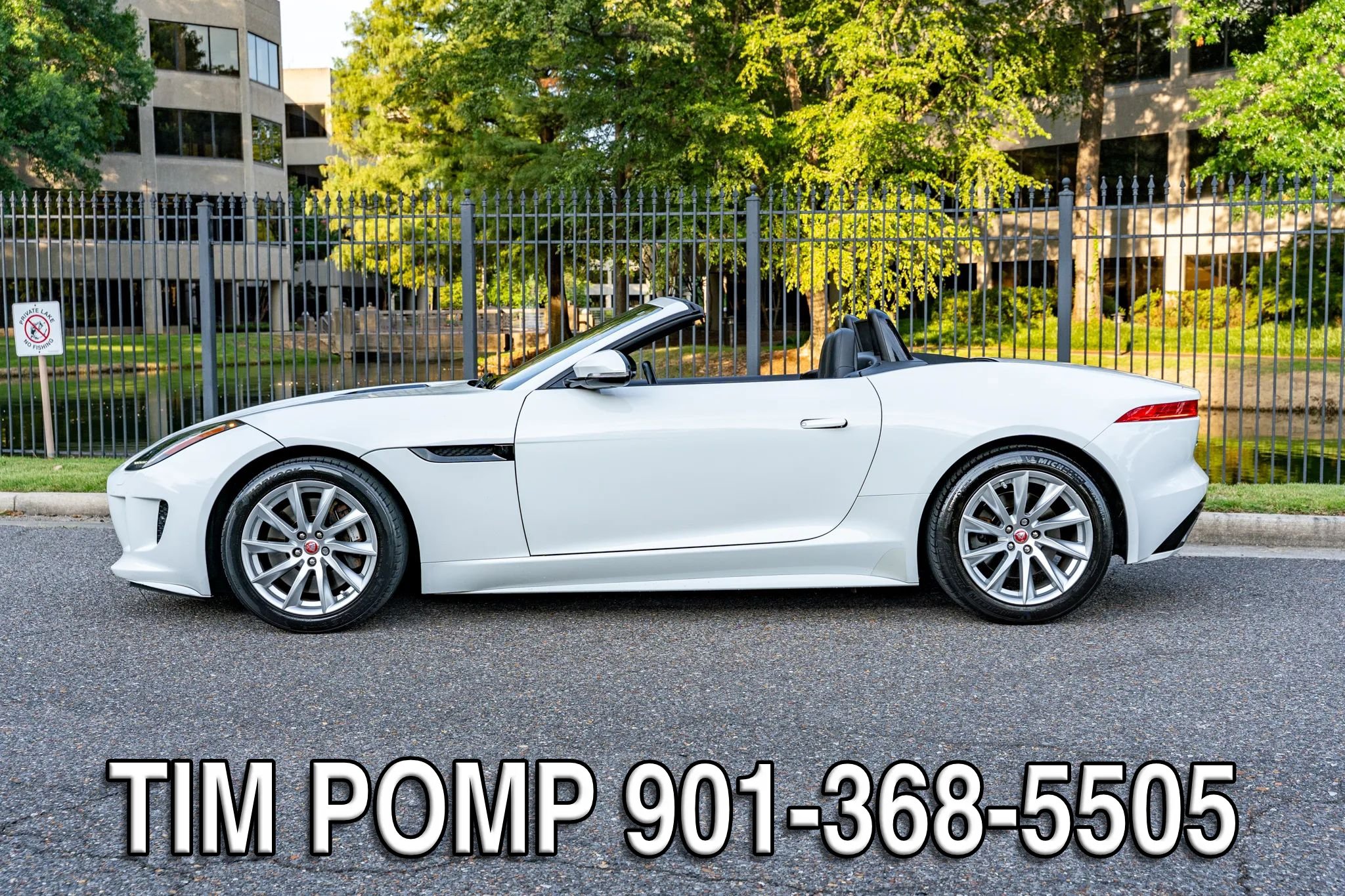 Used 2017 Jaguar F-TYPE Convertible RWD image 9