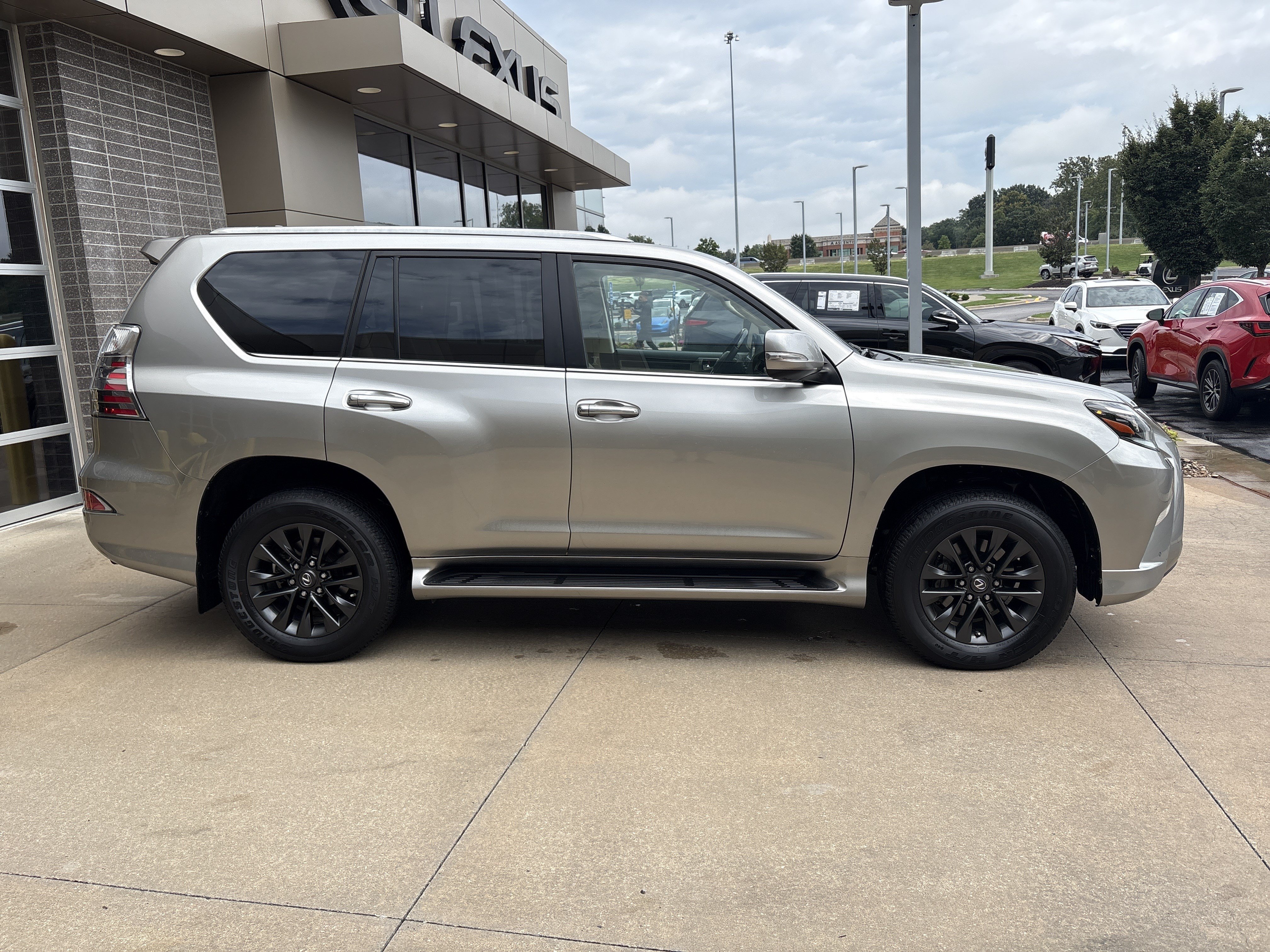 Used 2023 Lexus GX 460 Premium AWD/4WD image 11