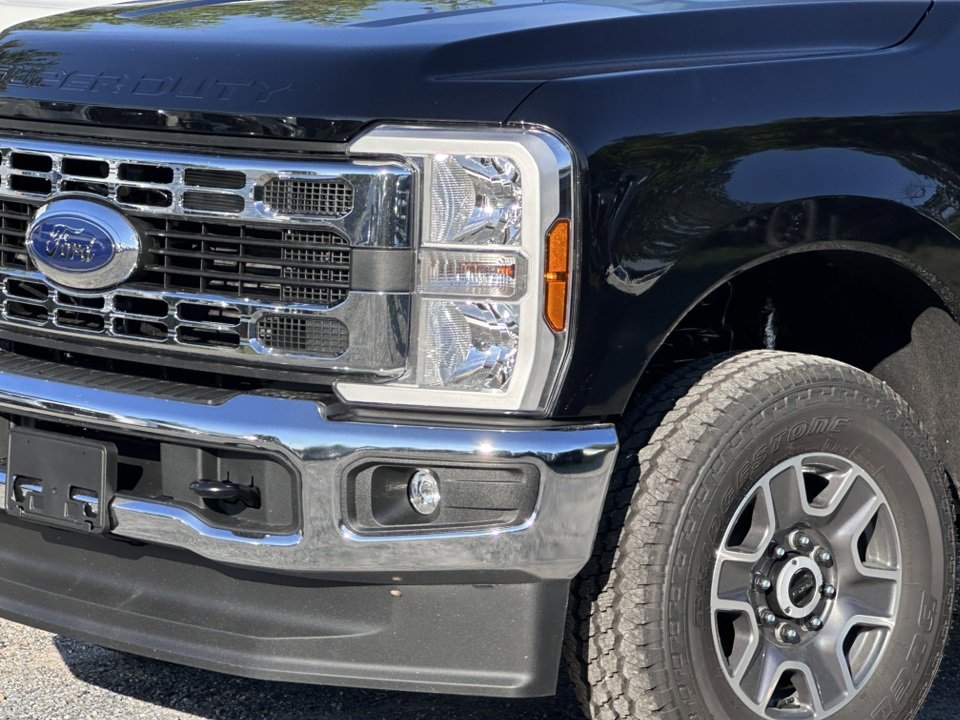 New 2025 Ford F250 XLT w/ FX4 Off-Road Package video 2