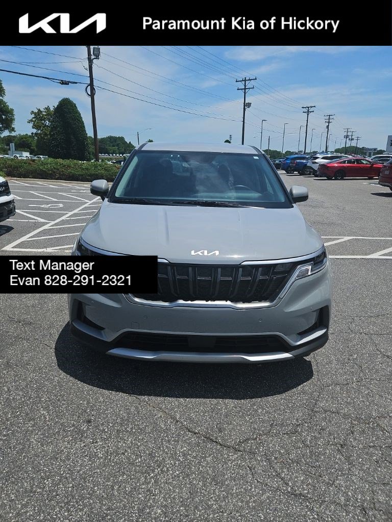 Used 2024 Kia Carnival EX FWD image 2