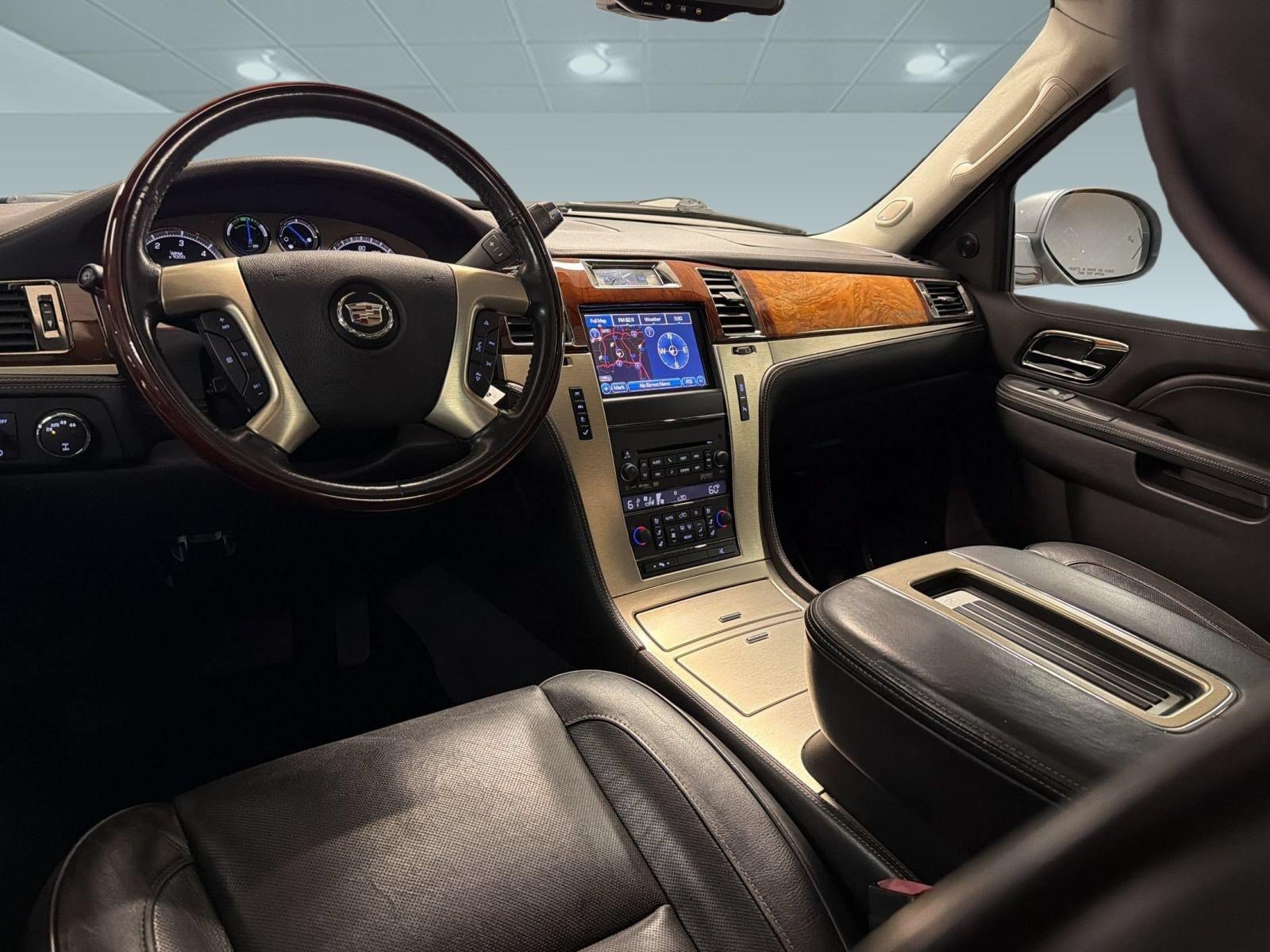 Used 2013 Cadillac Escalade Platinum AWD/4WD image 28