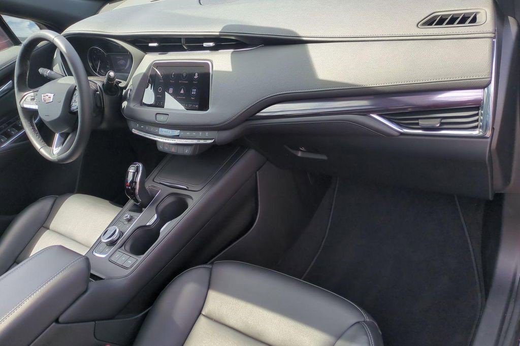 Certified 2023 Cadillac XT4 Luxury w/ Cold Weather Package FWD image 16