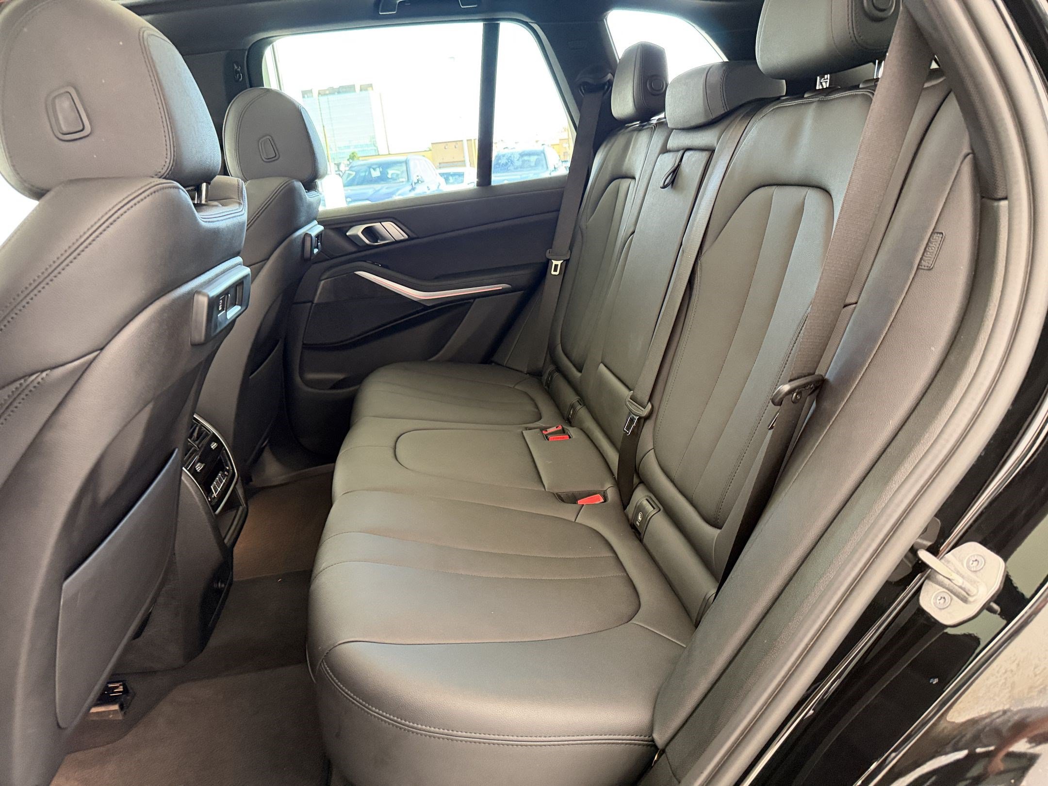 Used 2022 BMW X5 xDrive40i w/ Climate Comfort Package AWD/4WD image 22