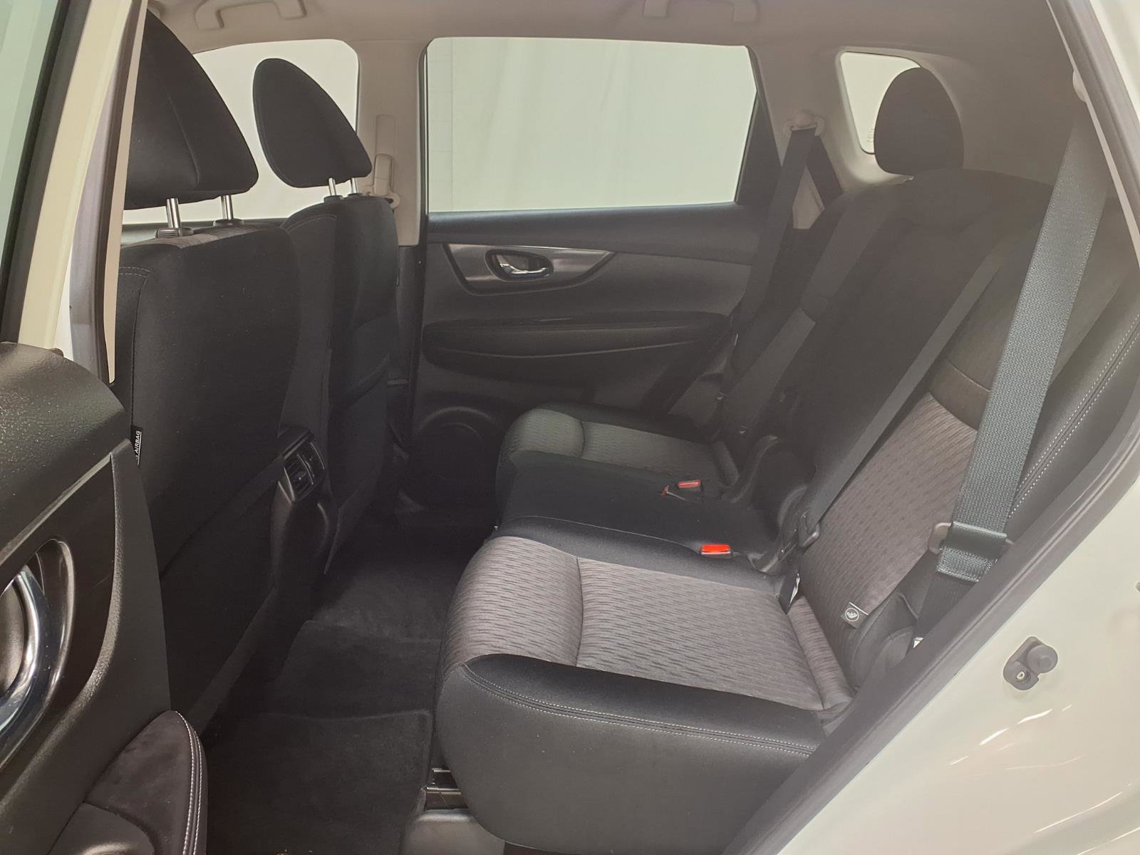 Used 2020 Nissan Rogue SV image 25