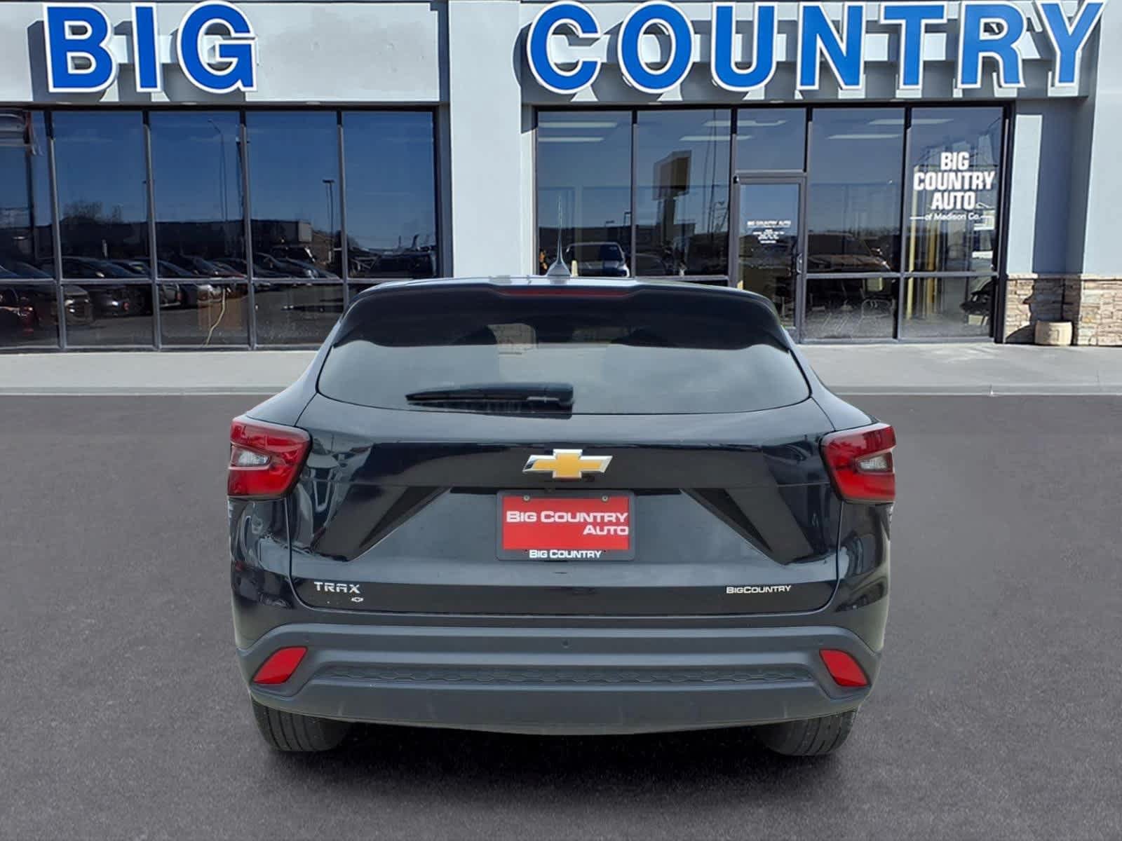 Used 2025 Chevrolet Trax LS w/ Driver Confidence Package FWD image 4