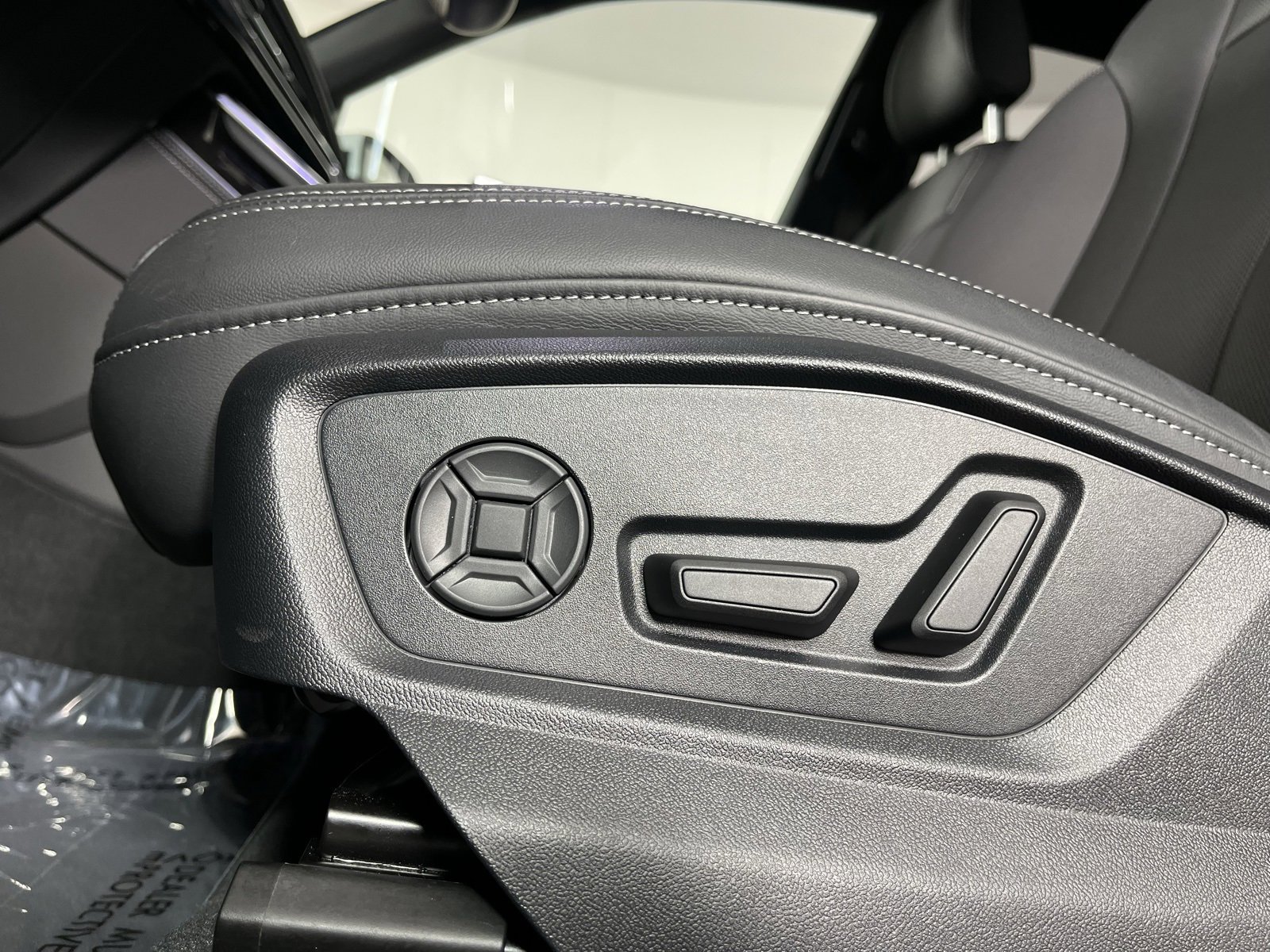 Used 2025 Audi Q8 Premium Plus w/ Premium Plus Package image 14