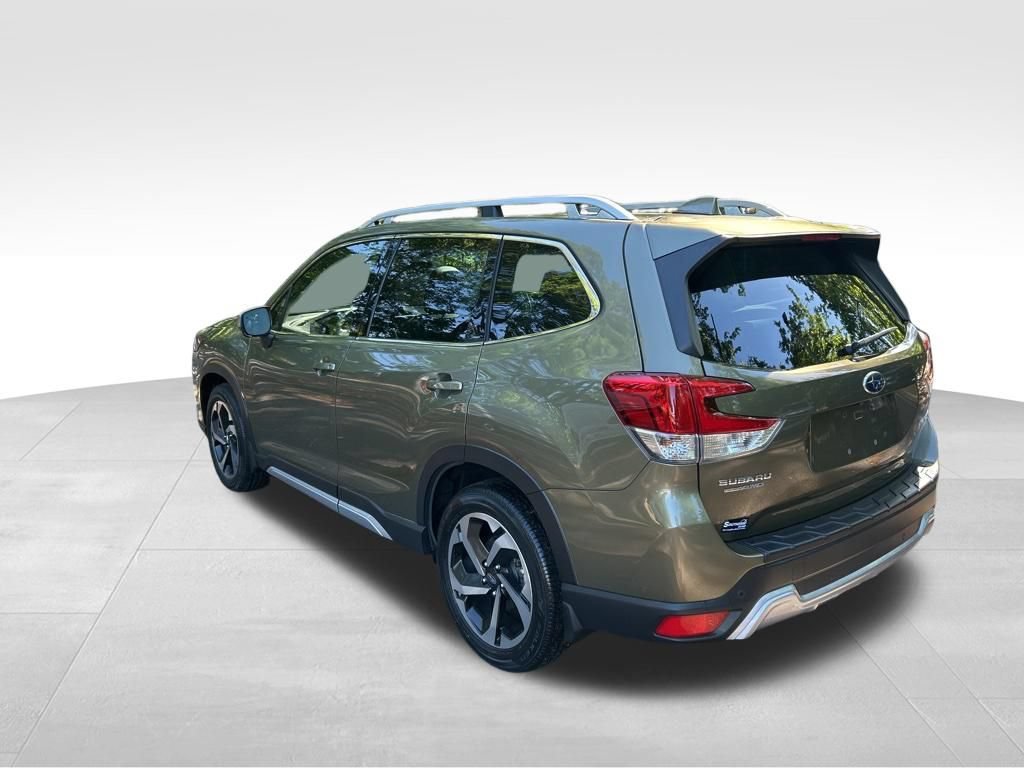 Used 2023 Subaru Forester Touring w/ Popular Package #2 AWD/4WD image 3