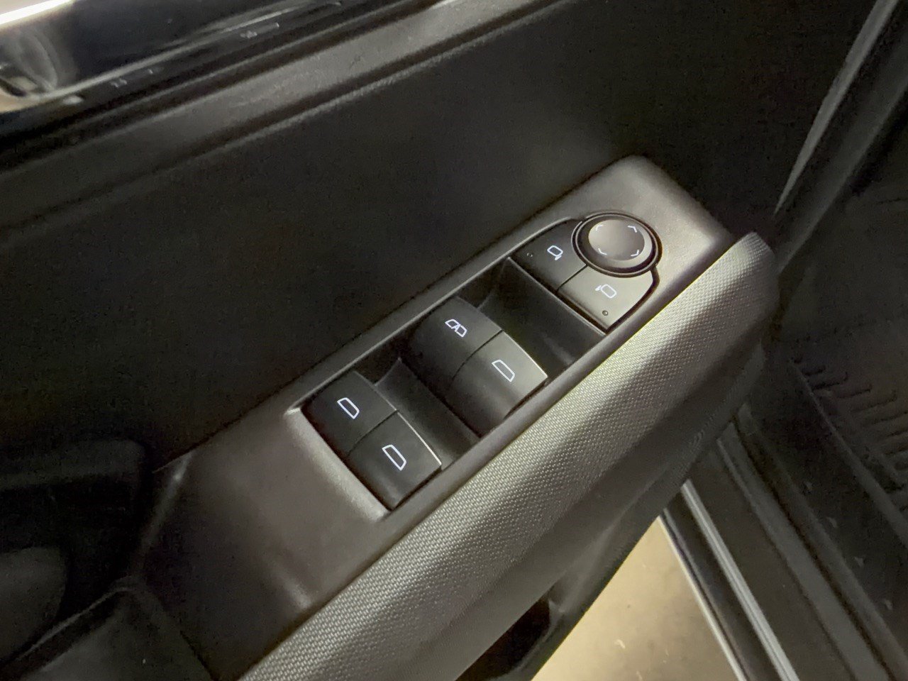 Used 2024 Chevrolet Colorado LT w/ LT Convenience Package RWD image 15