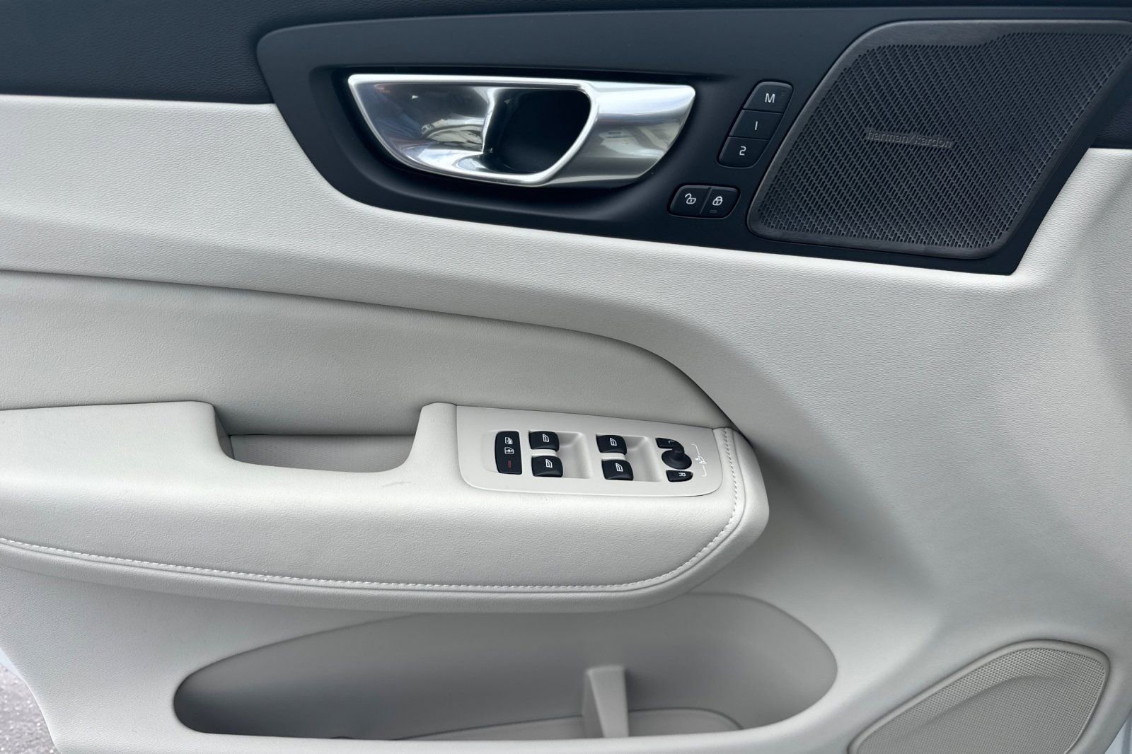 New 2026 Volvo XC60 B5 Ultra AWD/4WD image 14