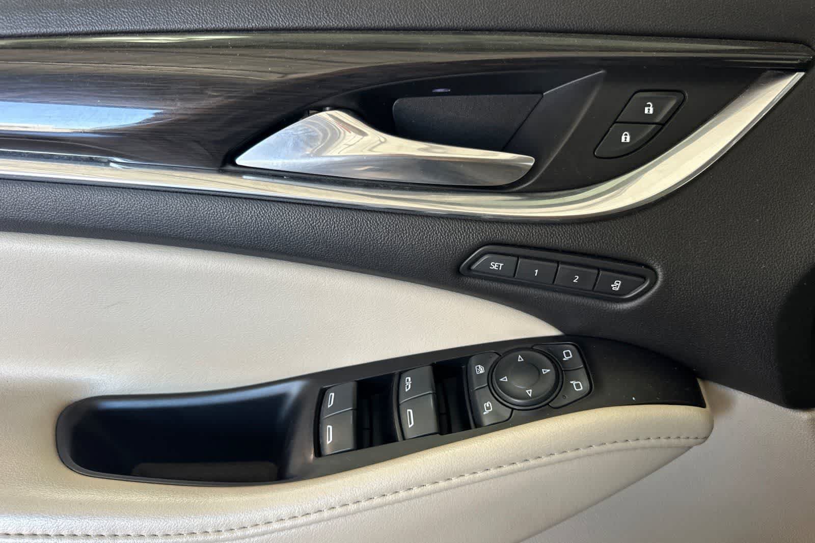 Used 2020 Buick Enclave Premium w/ Sun and Sites Package FWD image 15