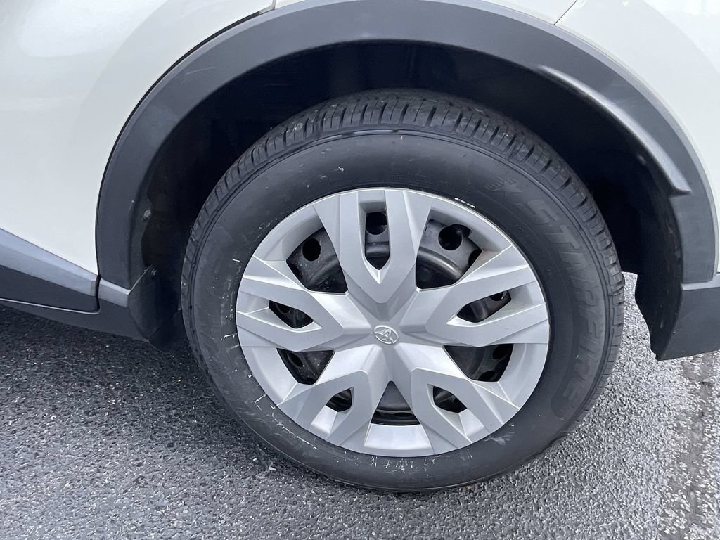 Used 2019 Toyota C-HR LE FWD image 7