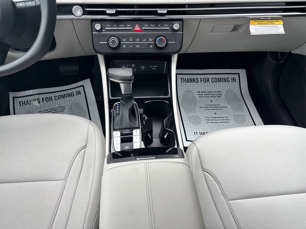 Used 2025 Hyundai Tucson SE image 19