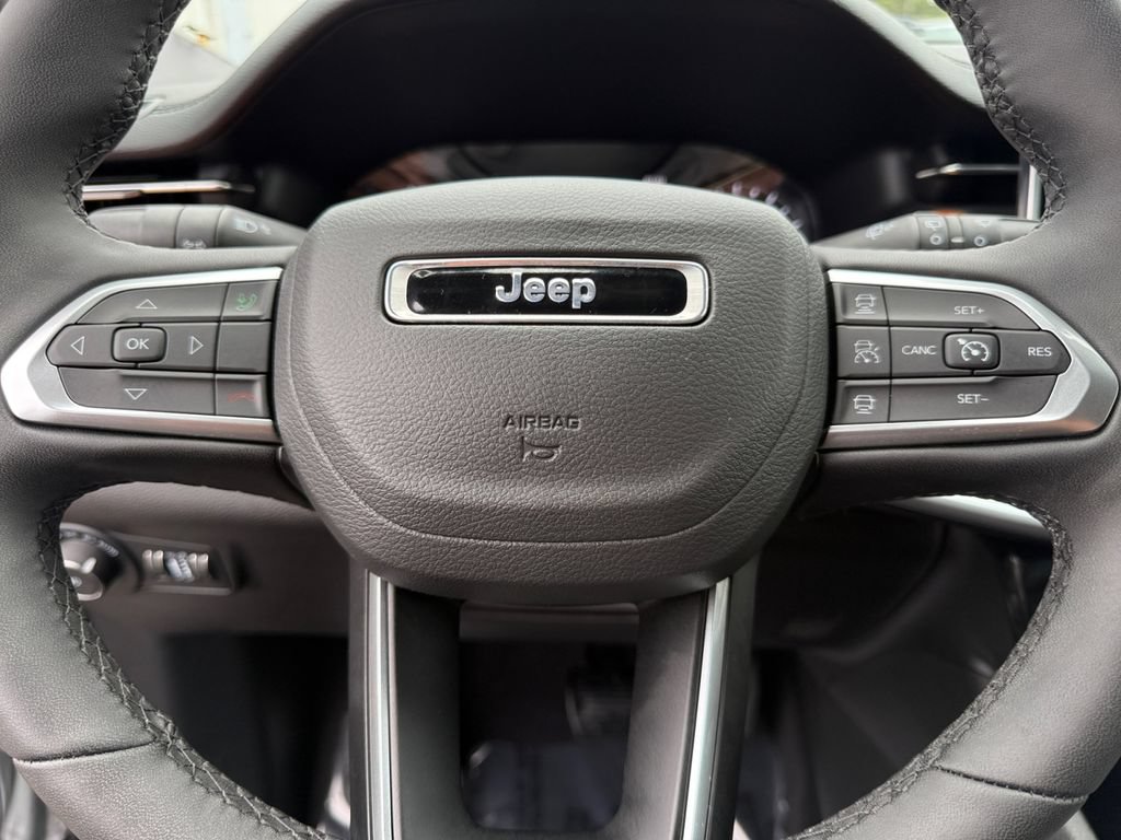Used 2025 Jeep Compass Limited AWD/4WD image 20