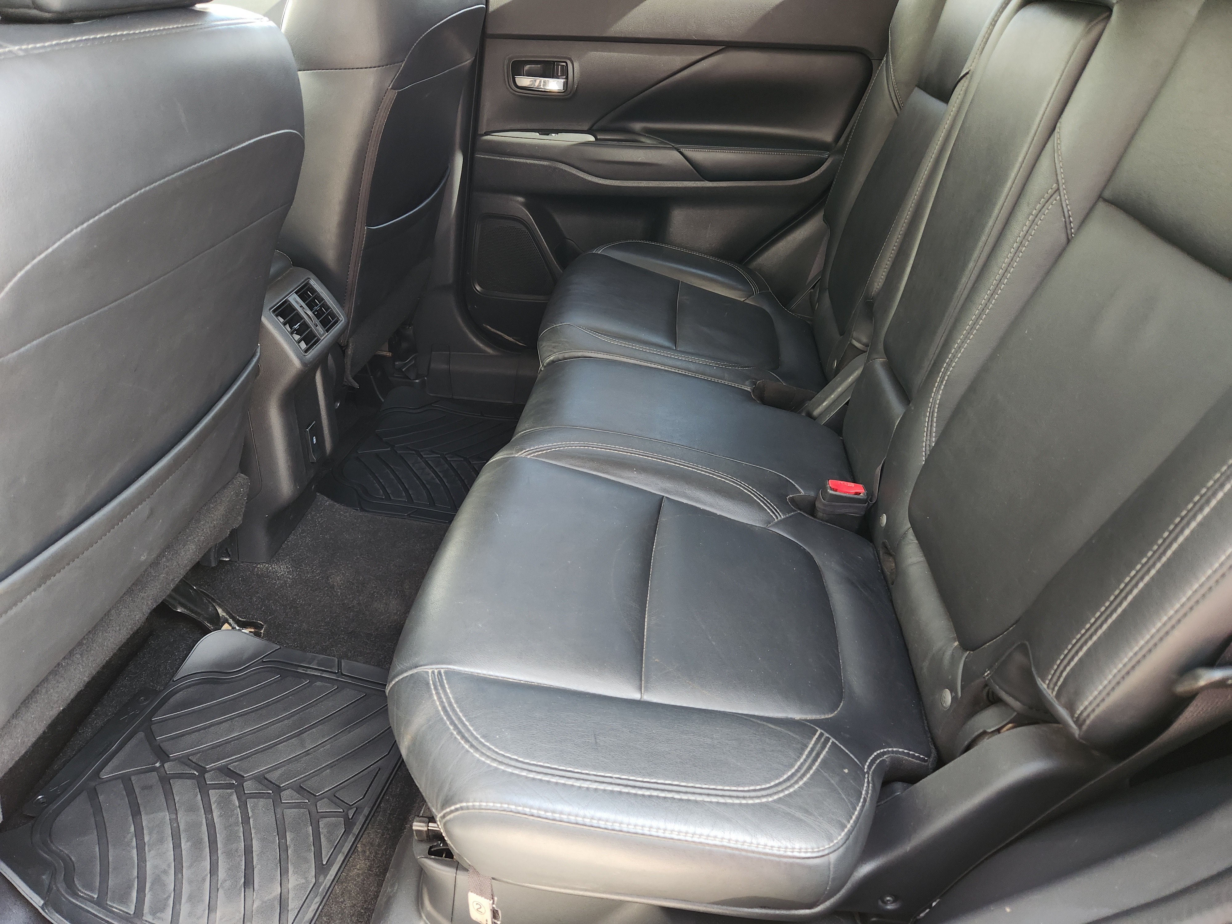 Used 2020 Mitsubishi Outlander SE FWD image 31