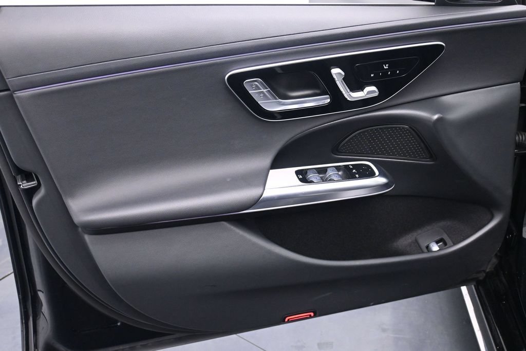 Used 2025 Mercedes-Benz E 350 Sedan image 9