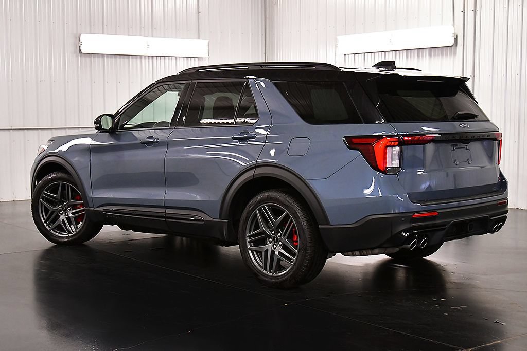 Used 2025 Ford Explorer ST AWD/4WD image 5