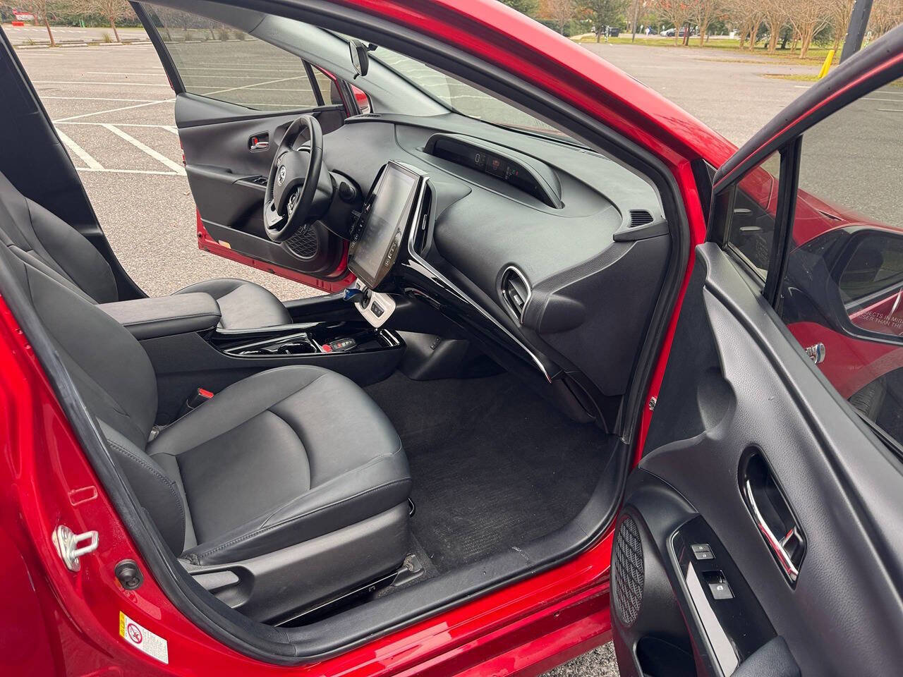 Used 2018 Toyota Prius Prime Premium image 15