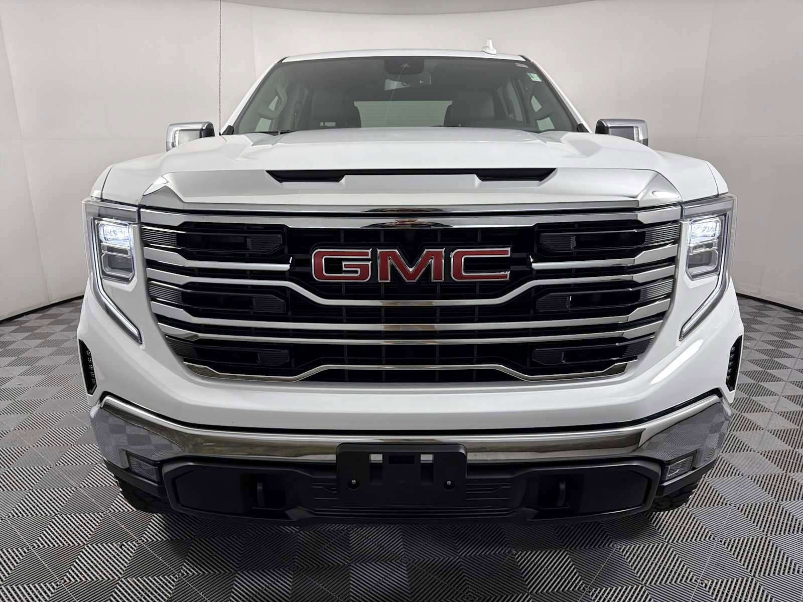 Used 2025 GMC Sierra 1500 SLT video 2