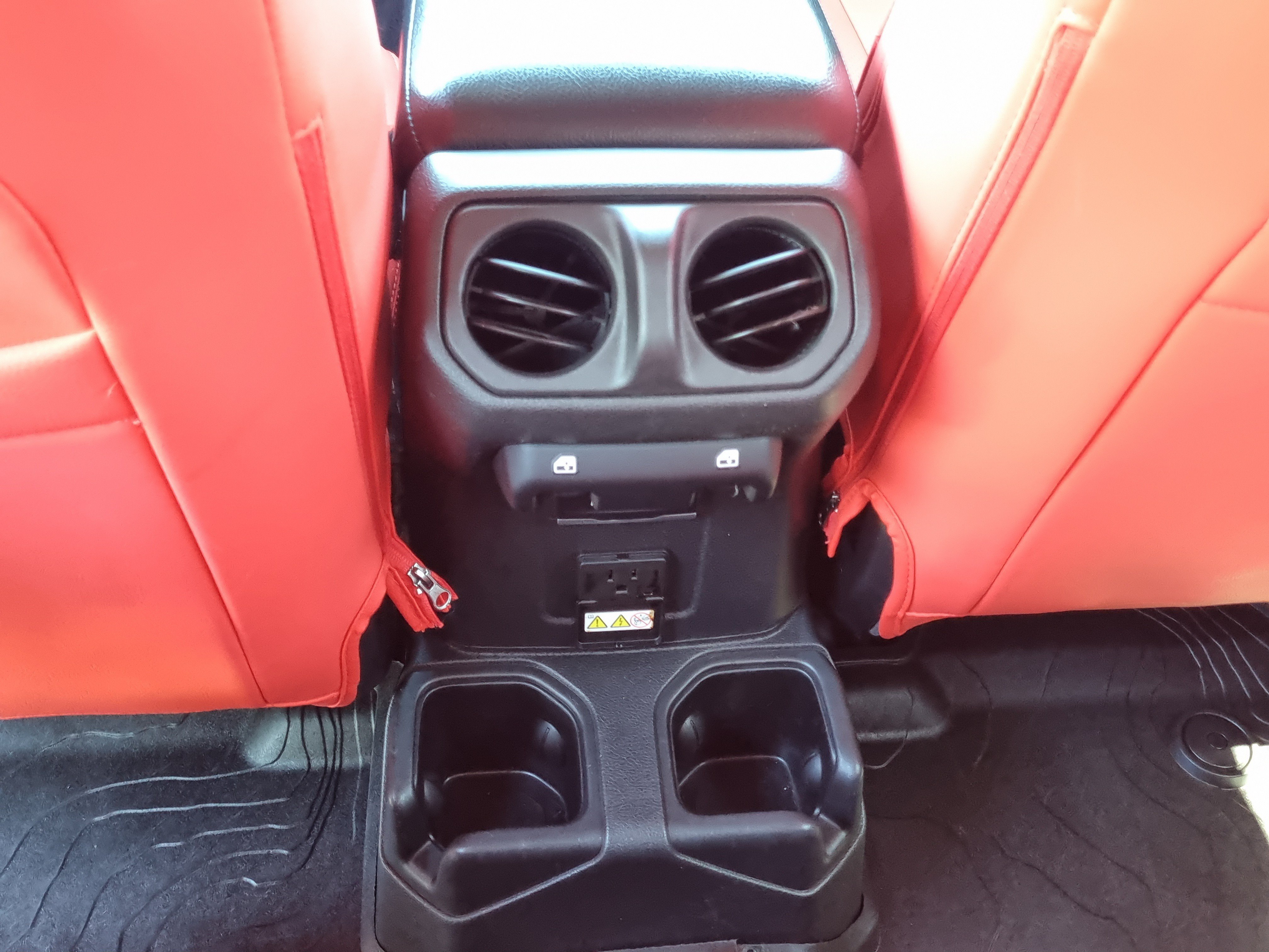 Used 2022 Jeep Gladiator Rubicon w/ Cold Weather Group AWD/4WD image 12