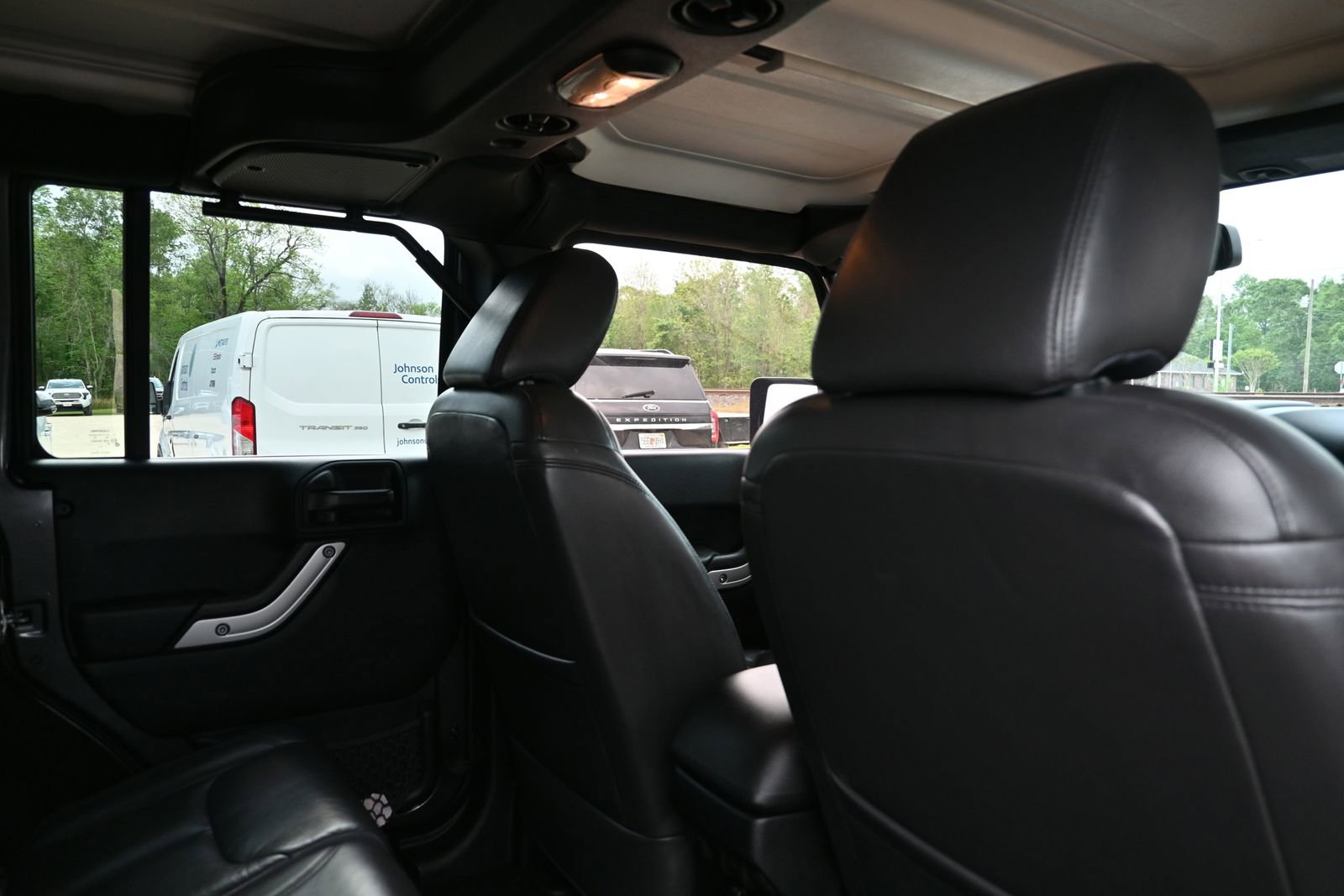 Used 2016 Jeep Wrangler Unlimited Sahara w/ Connectivity Group image 23