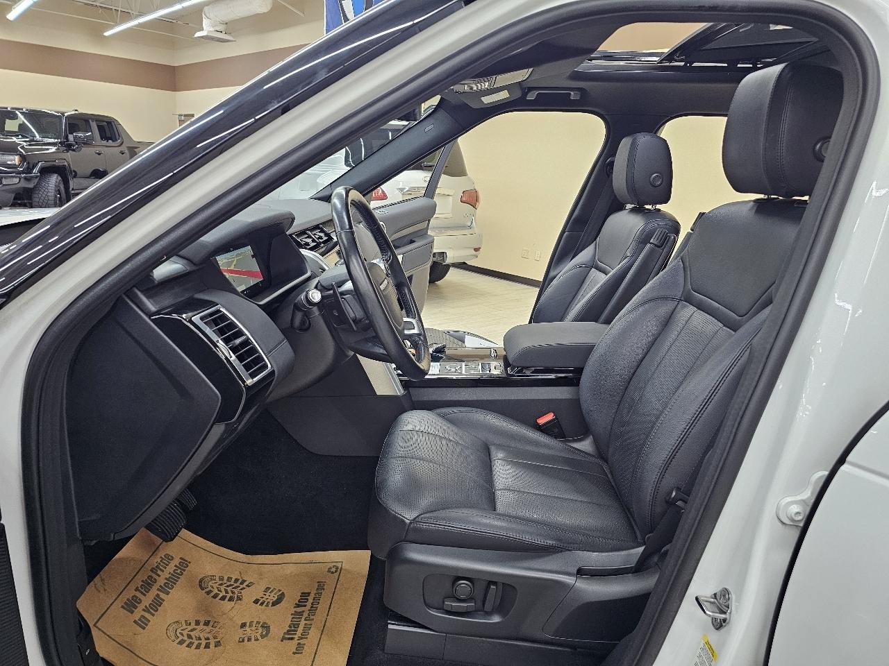 Used 2018 Land Rover Discovery HSE AWD/4WD image 19