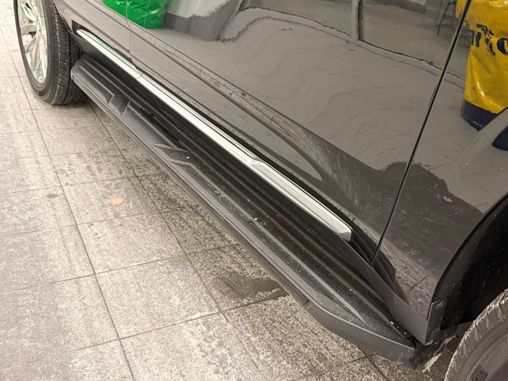 Used 2023 Cadillac Escalade Premium Luxury image 29