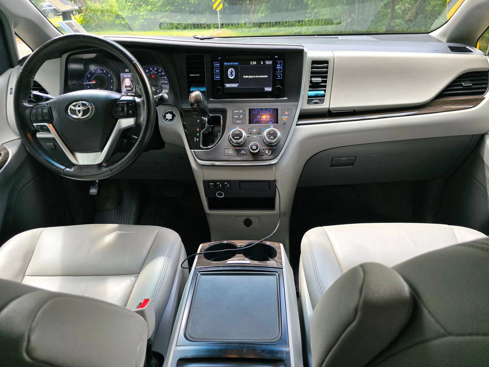 Used 2015 Toyota Sienna XLE w/ XLE Navigation Package FWD image 17