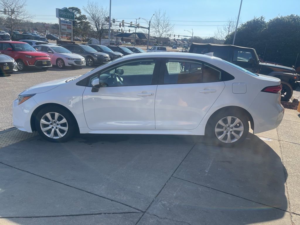 Used 2024 Toyota Corolla LE image 7