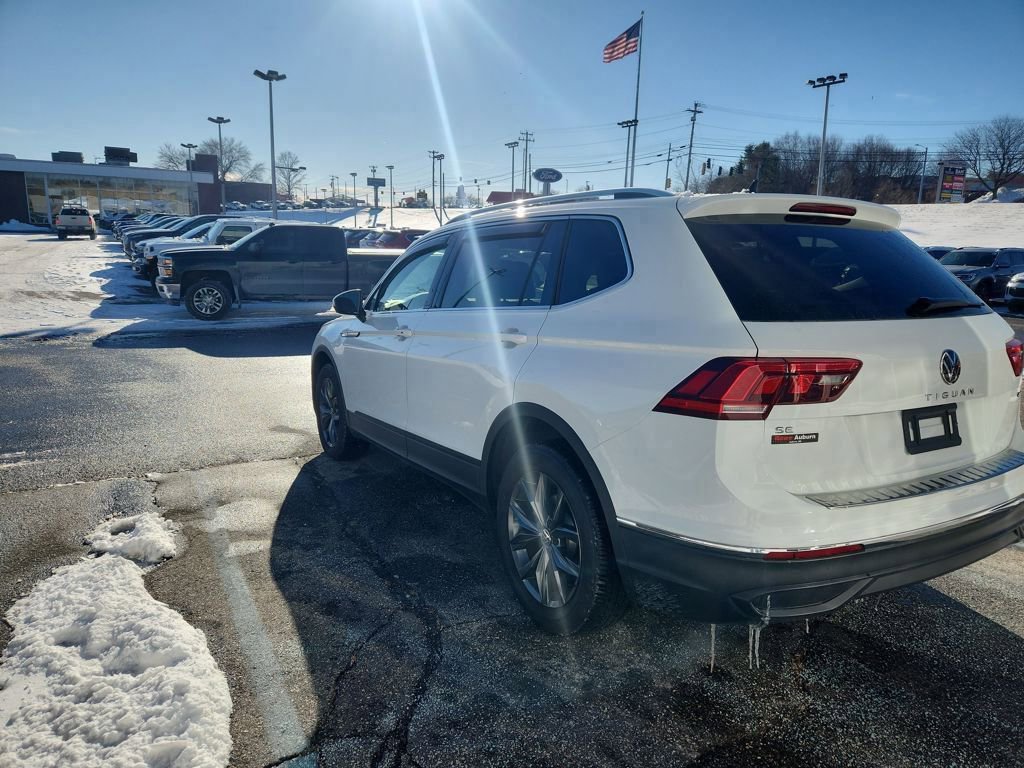 Certified 2024 Volkswagen Tiguan SE image 5
