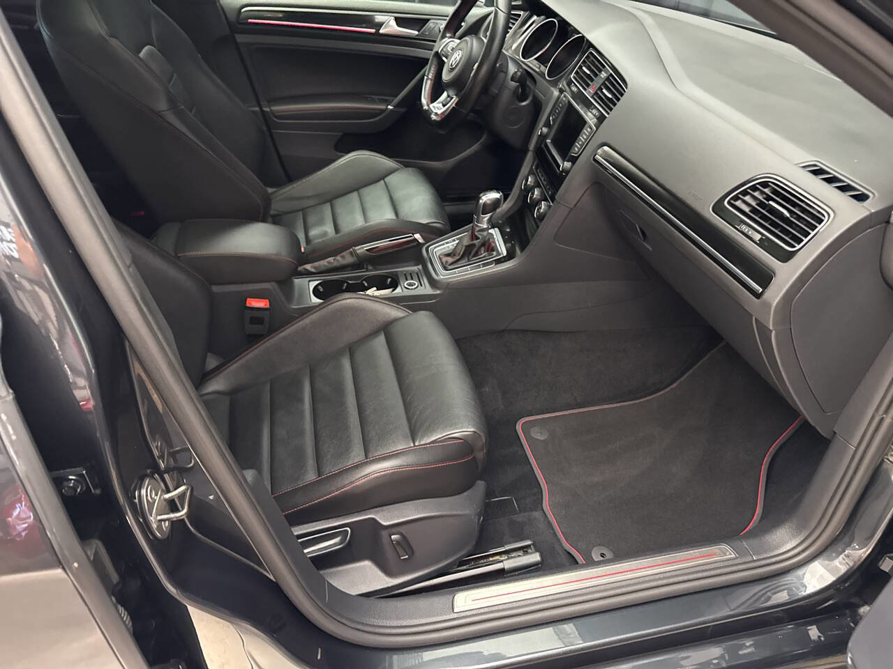 Used 2017 Volkswagen GTI Autobahn FWD image 31