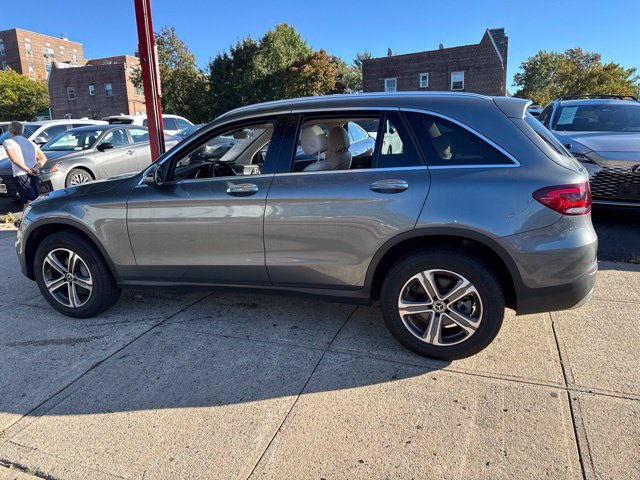 Used 2022 Mercedes-Benz GLC 300 4MATIC image 2