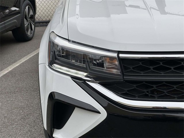 Certified 2022 Volkswagen Taos SE w/ Panoramic Sunroof Package image 9