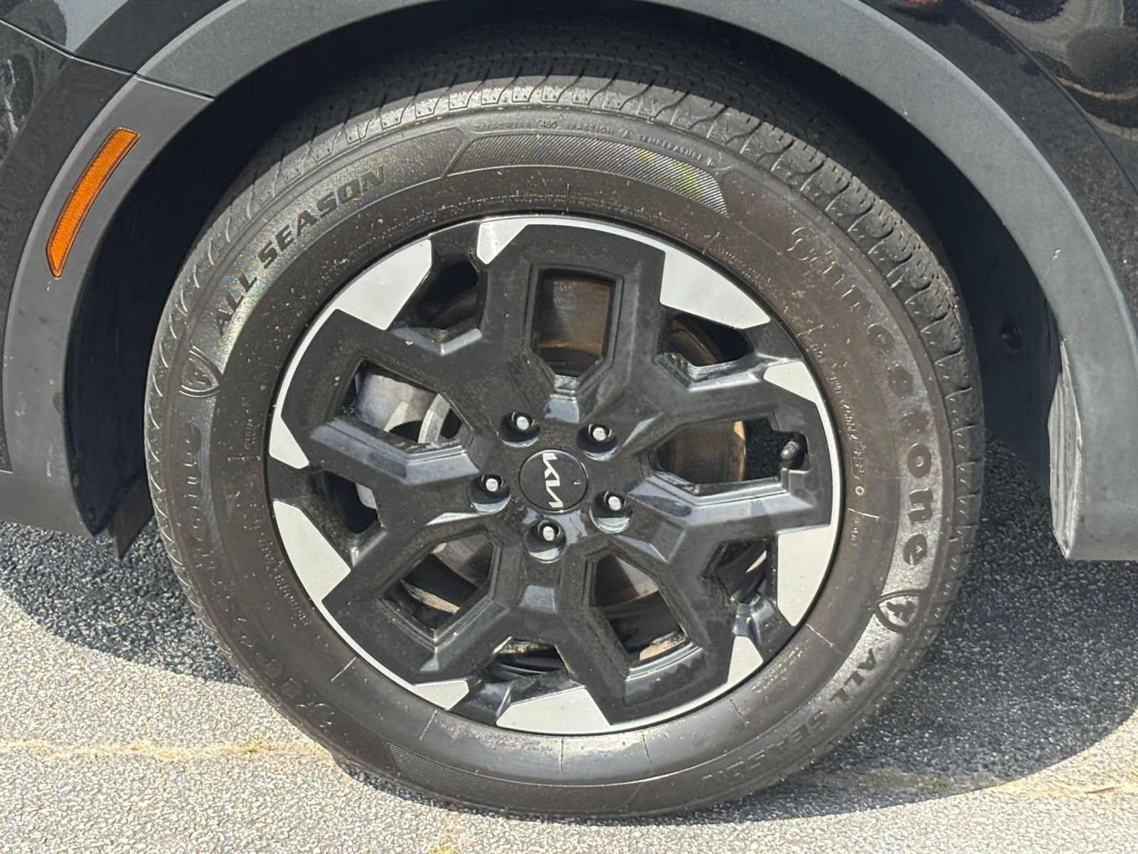 Used 2024 Kia Sorento S image 32