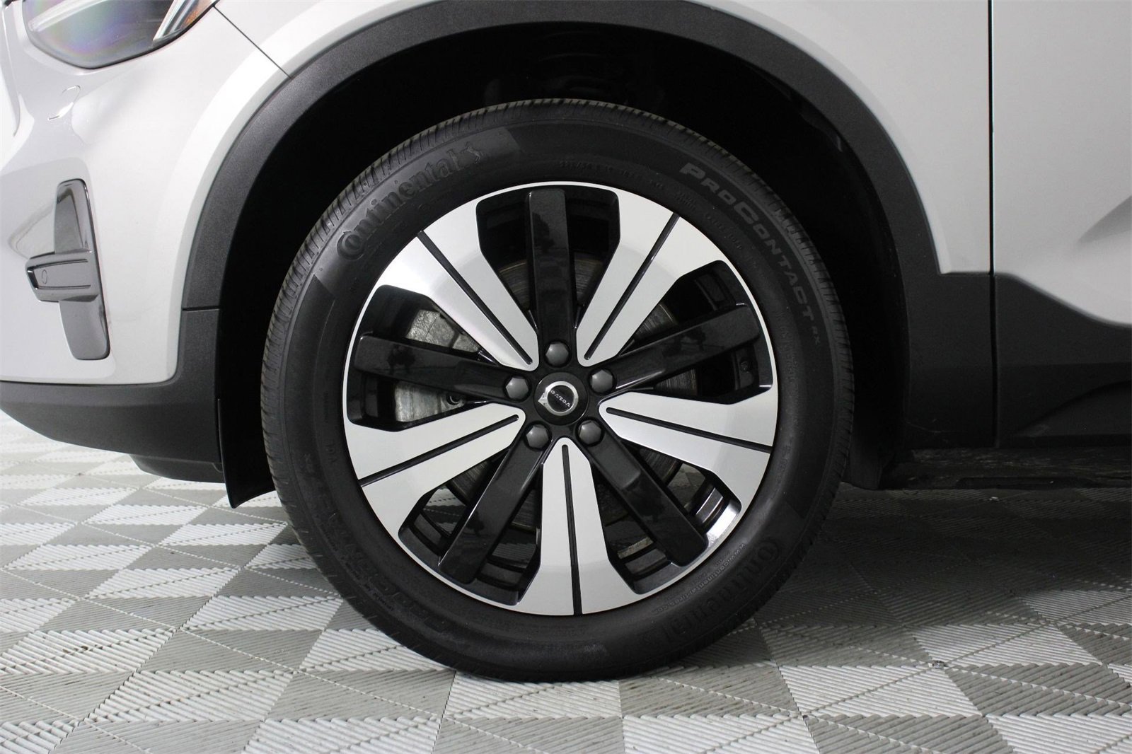 Certified 2023 Volvo C40 Recharge Core w/ Climate Package image 26