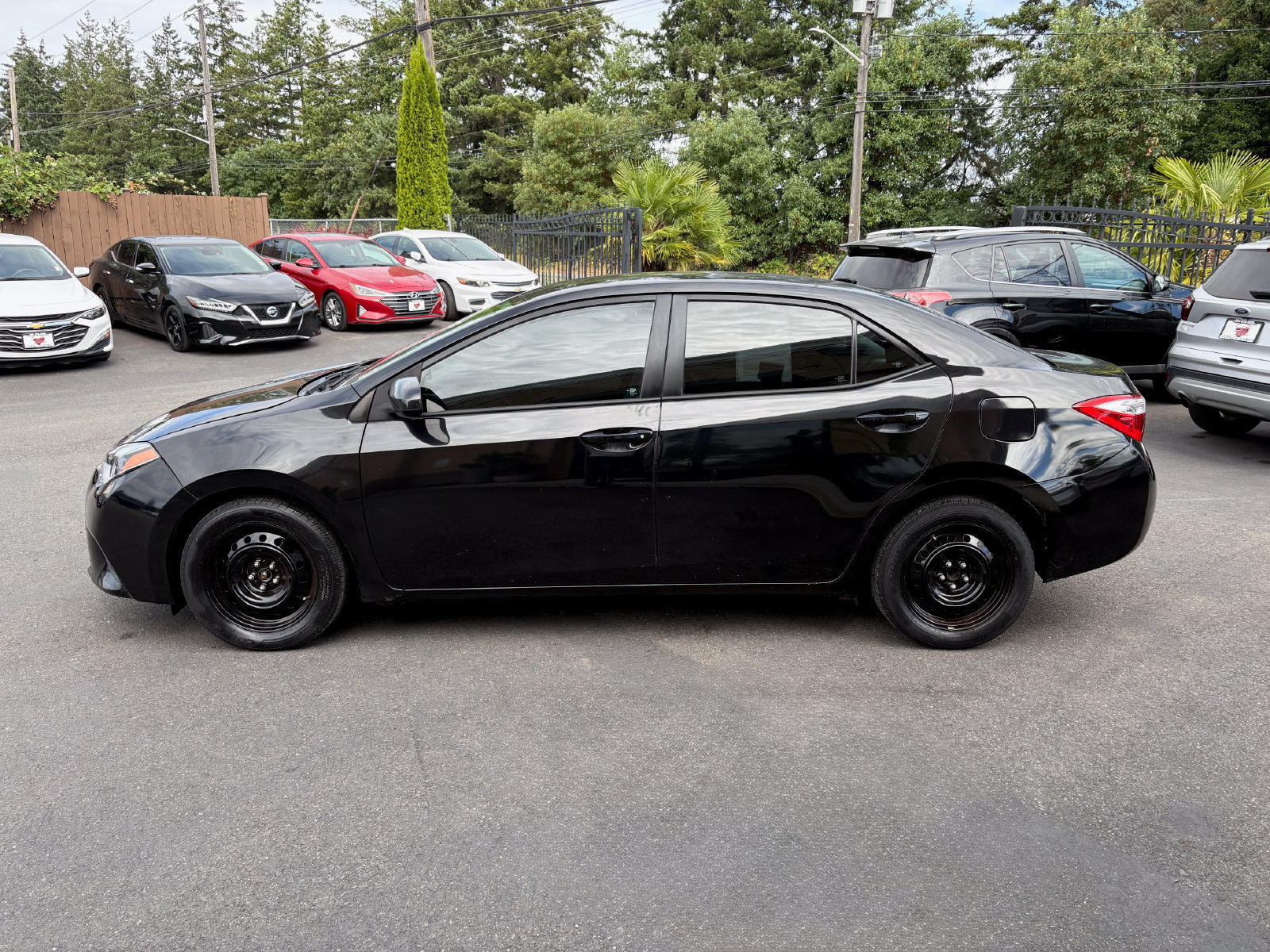 Used 2016 Toyota Corolla LE FWD image 4