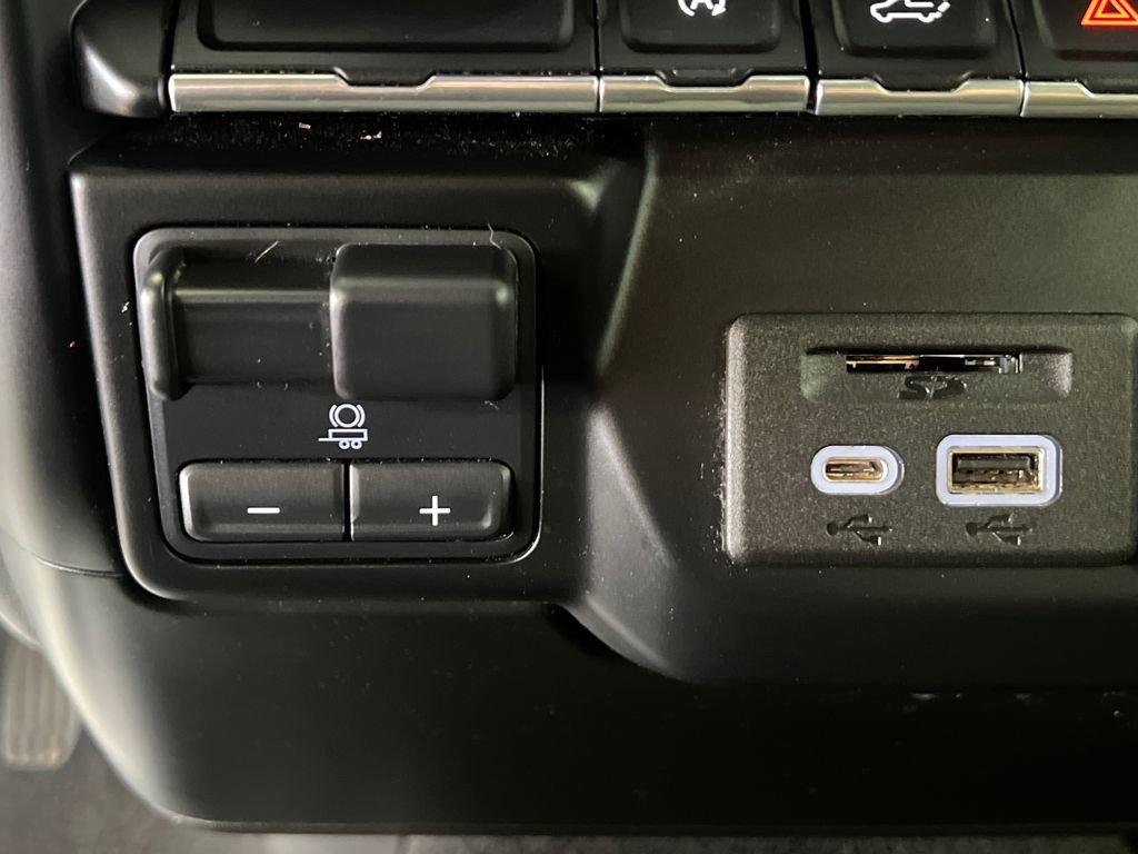 Used 2021 Chevrolet Silverado 1500 LT w/ Convenience Package II AWD/4WD image 37