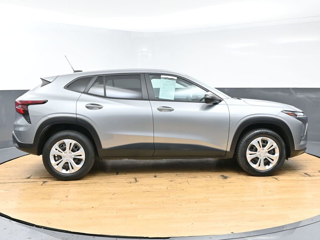 Used 2024 Chevrolet Trax LS w/ Driver Confidence Package FWD image 8