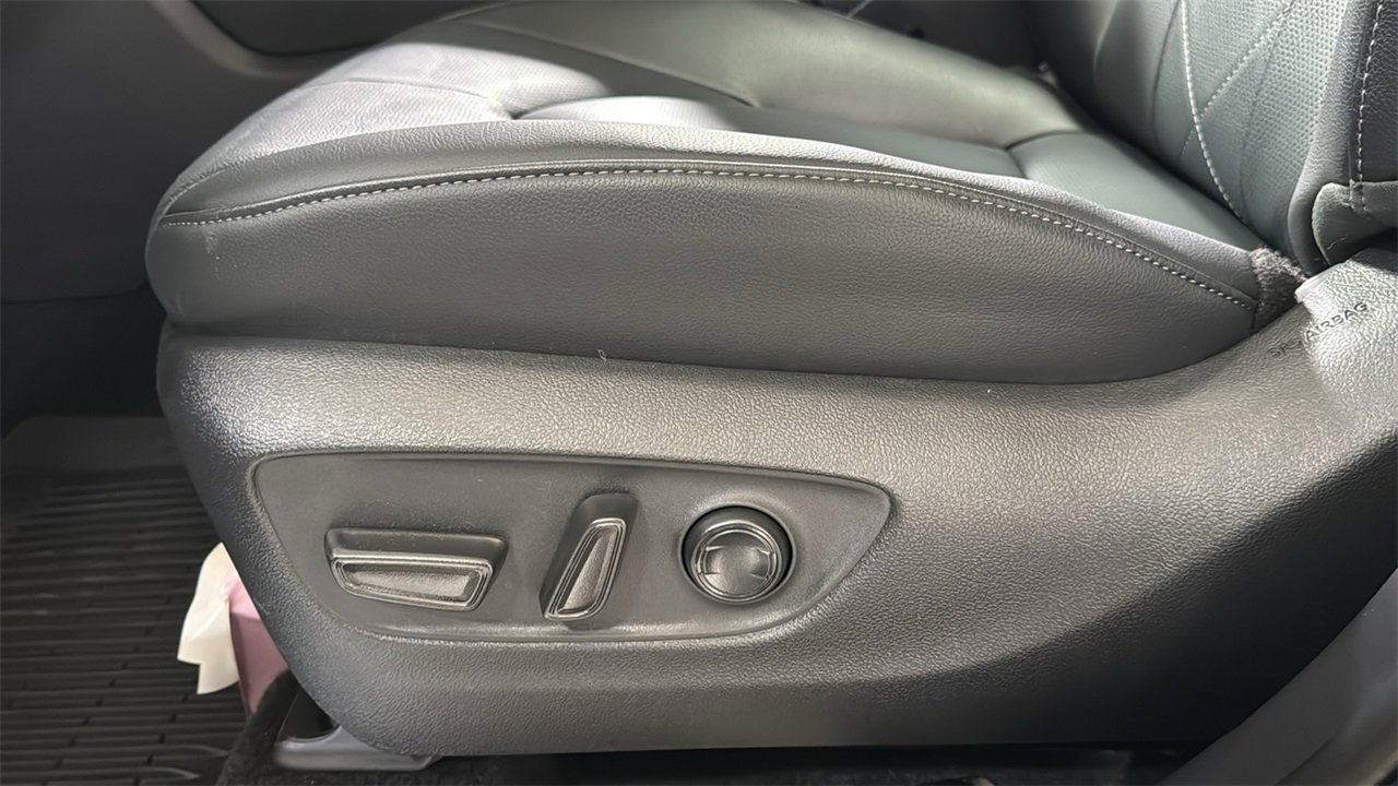 Certified 2025 Toyota Highlander Platinum image 14