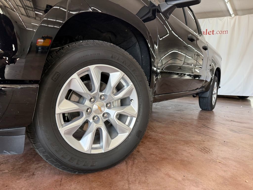 Used 2025 Chevrolet Silverado 1500 Custom image 20