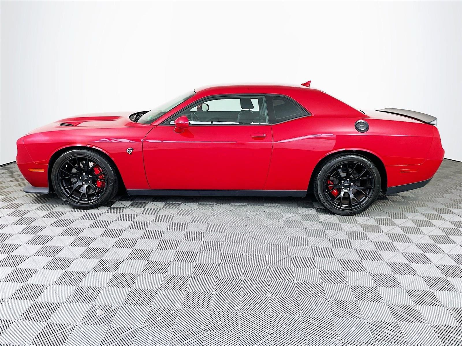 Used 2015 Dodge Challenger SRT Hellcat RWD image 4