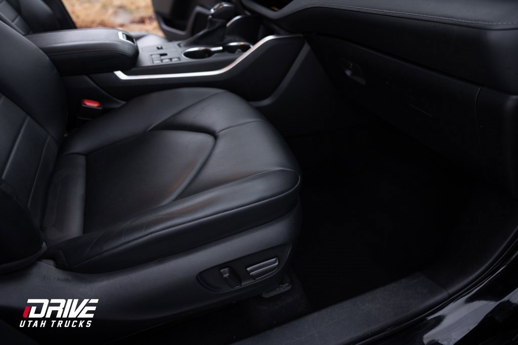 Used 2023 Toyota Highlander XLE image 17