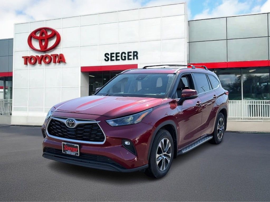 Certified 2023 Toyota Highlander XLE image 8