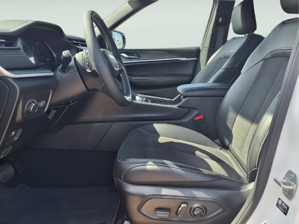 New 2026 Jeep Grand Cherokee L 2WD image 10