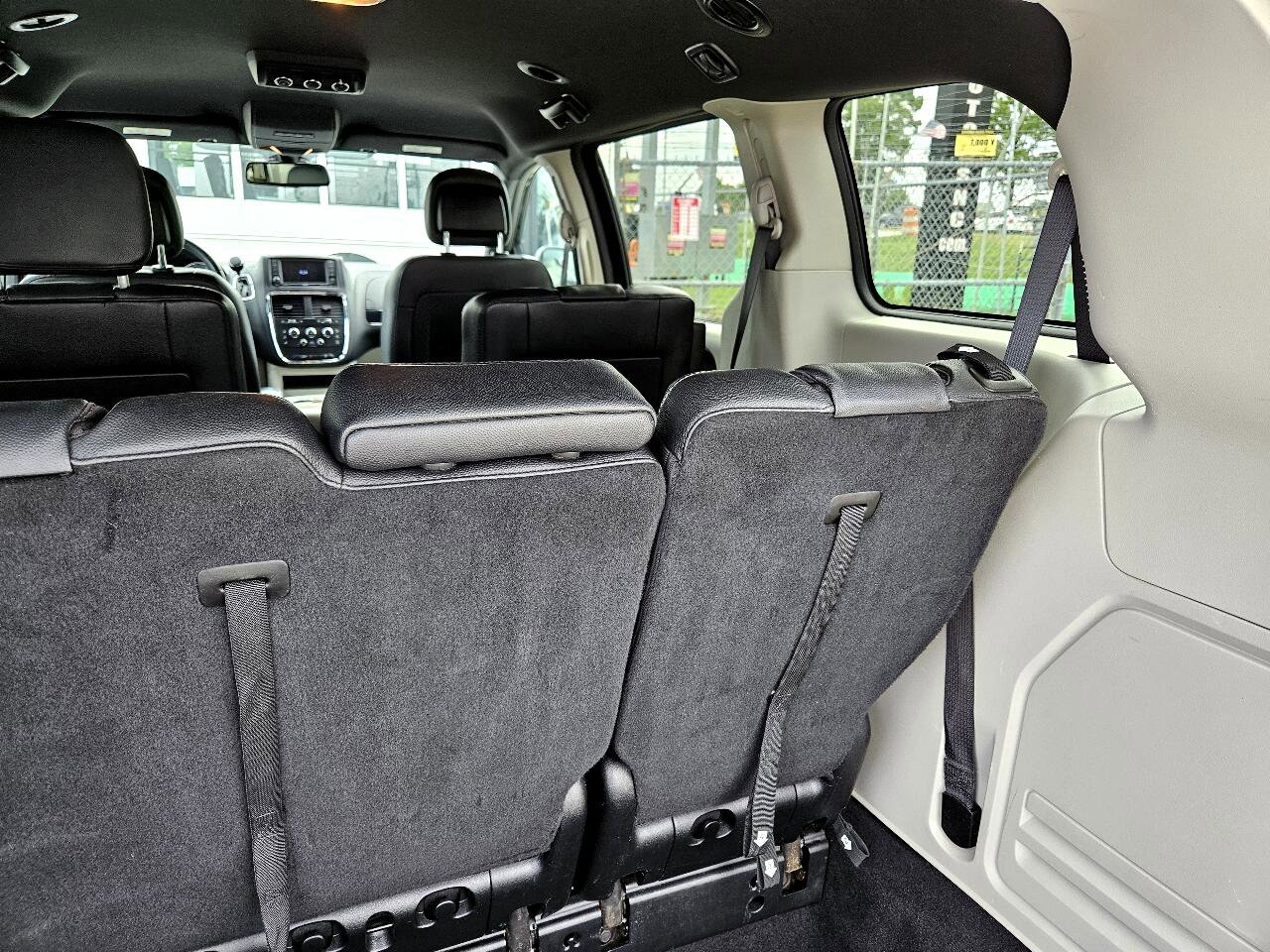 Used 2019 Dodge Grand Caravan SXT image 23