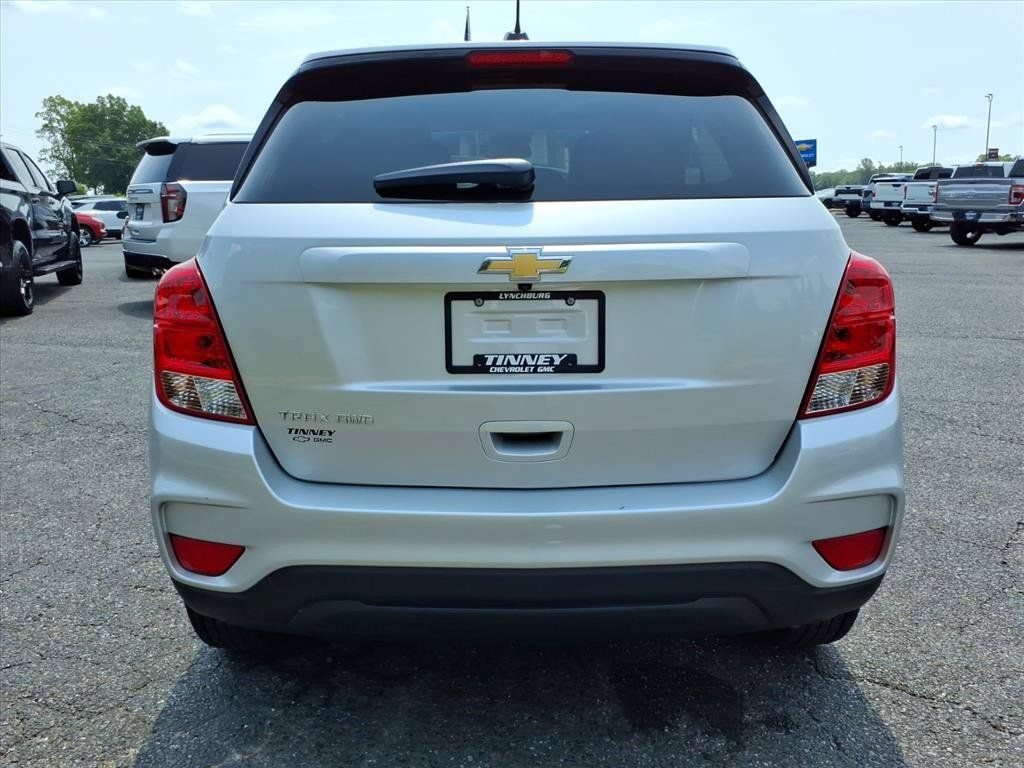 Used 2022 Chevrolet Trax LS w/ Tint and Cruise Package AWD/4WD image 4