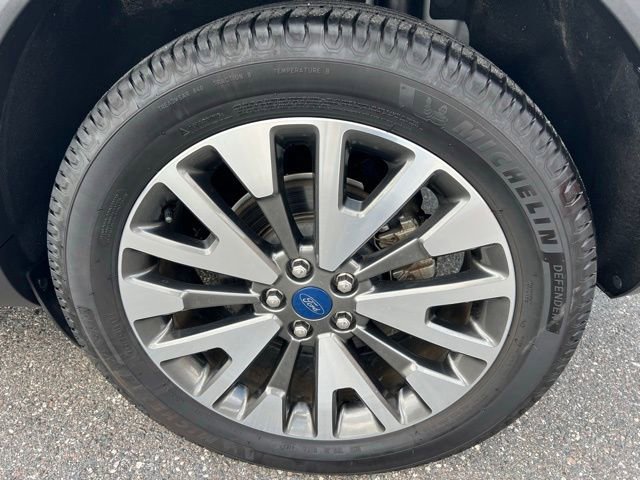 Used 2020 Ford Escape Titanium image 18
