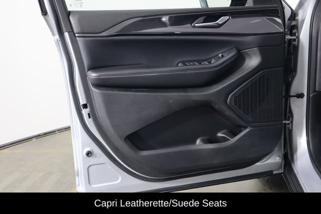 Used 2023 Jeep Grand Cherokee Altitude AWD/4WD image 18