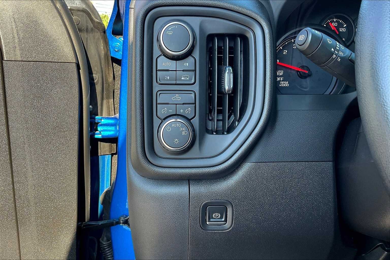 Used 2023 Chevrolet Silverado 1500 Custom image 50