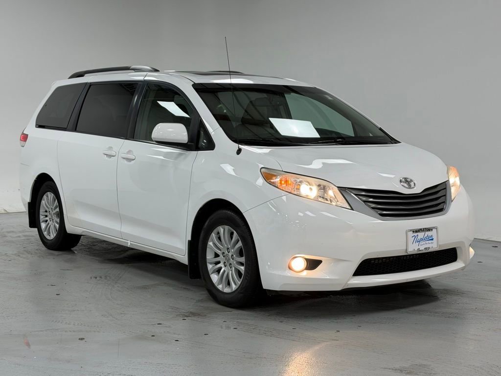 Used 2014 Toyota Sienna XLE image 6
